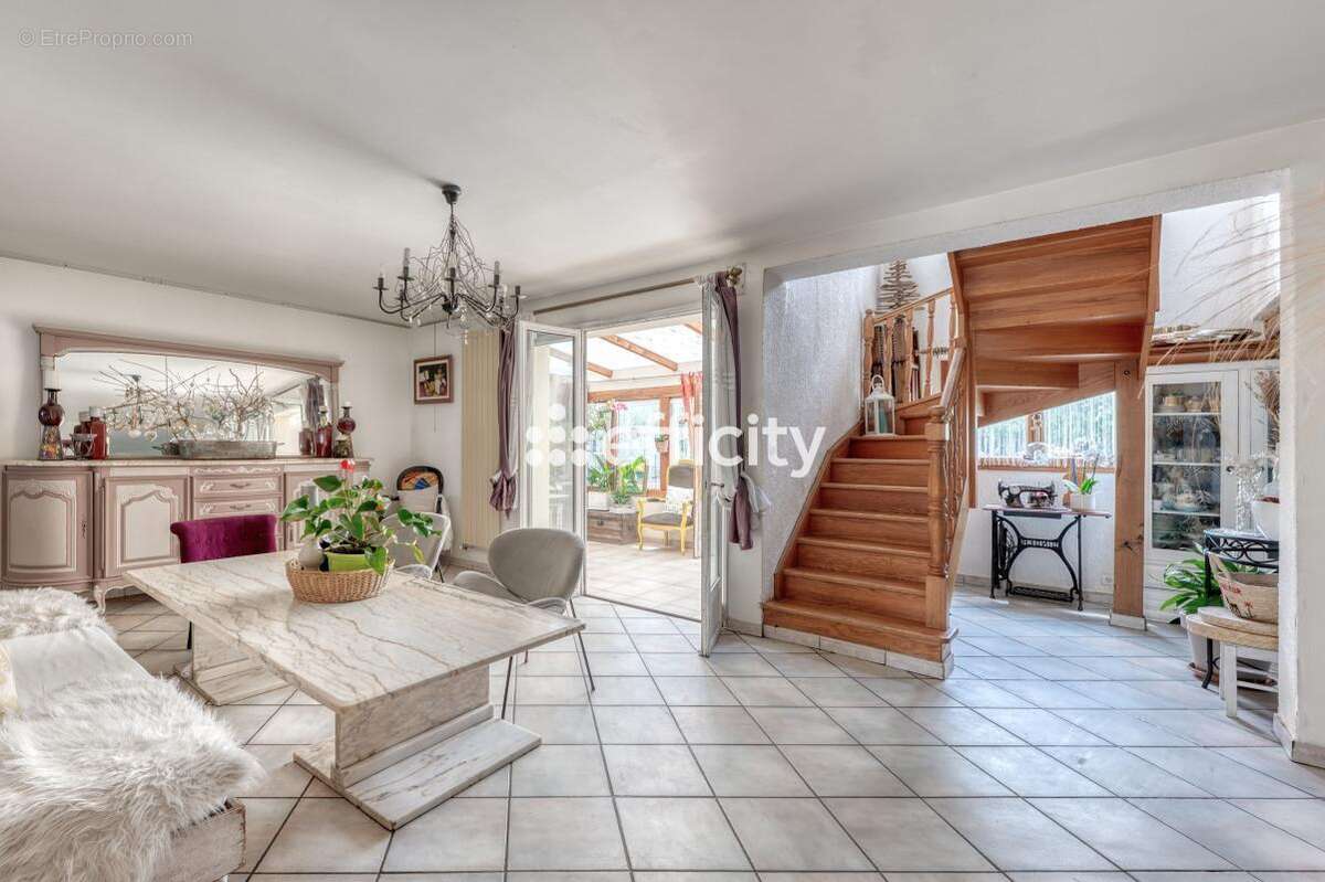 Maison à COMBS-LA-VILLE