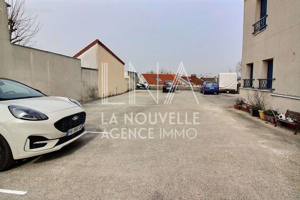Appartement à LES LILAS