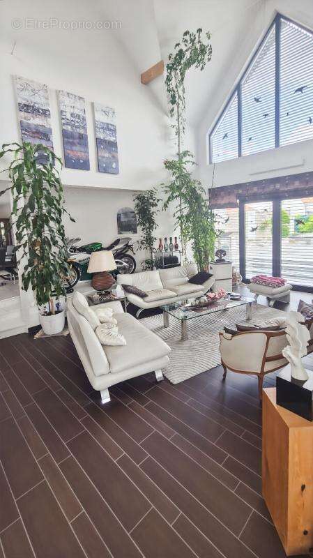 Villa d'exception de 216 m²  Prestations haut de gamme  Potentiel d'agrandissement de 108 m² - photo 17