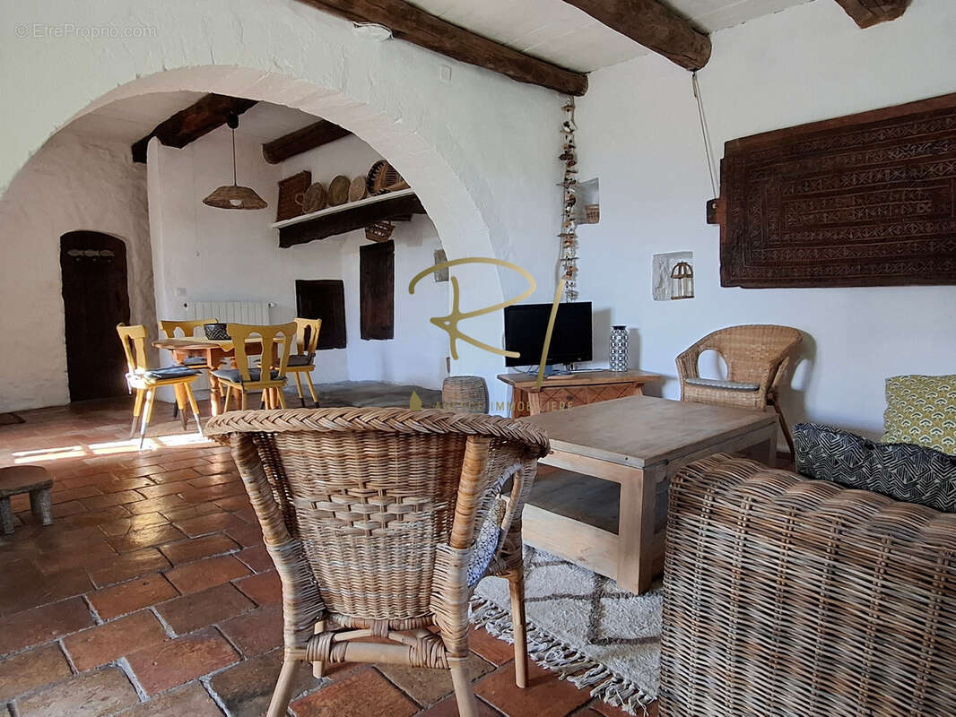 A Vendre - Maison de caractère en pierre proche des Vans - photo 8