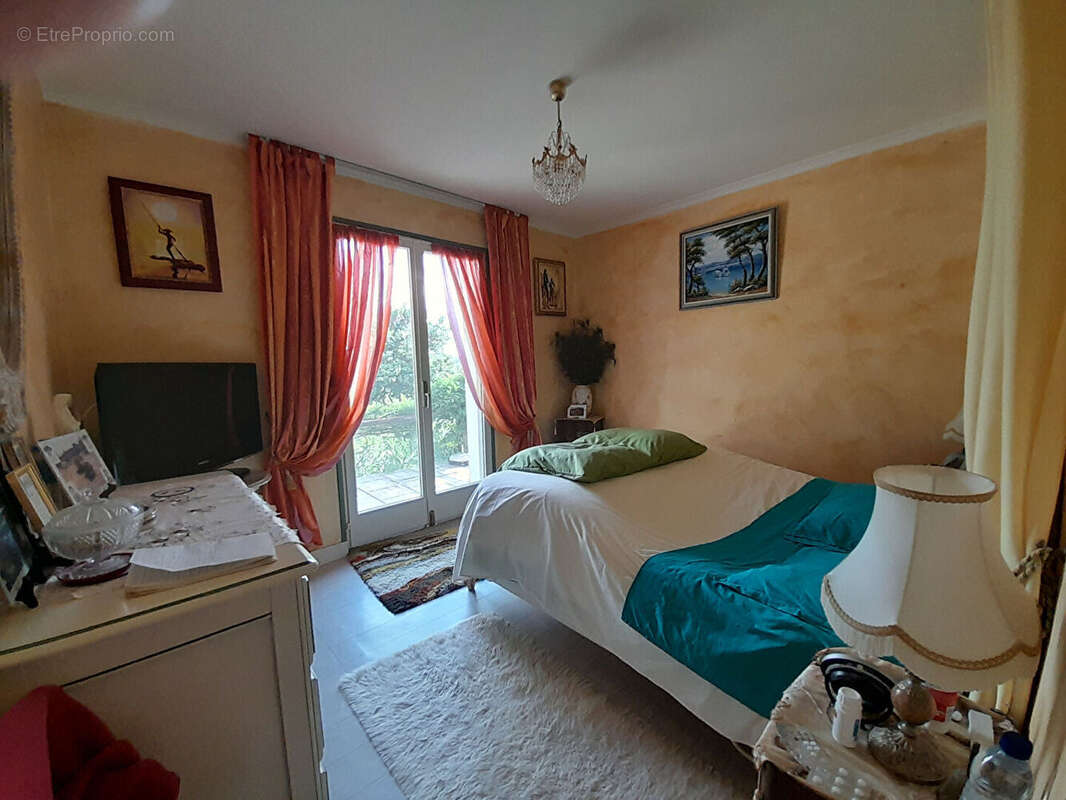 Maison à ENTRECASTEAUX