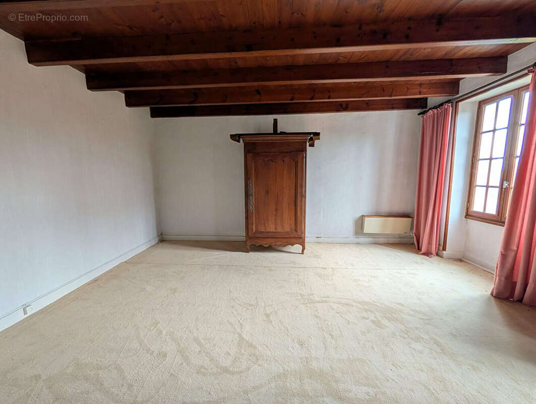 Maison à EXOUDUN