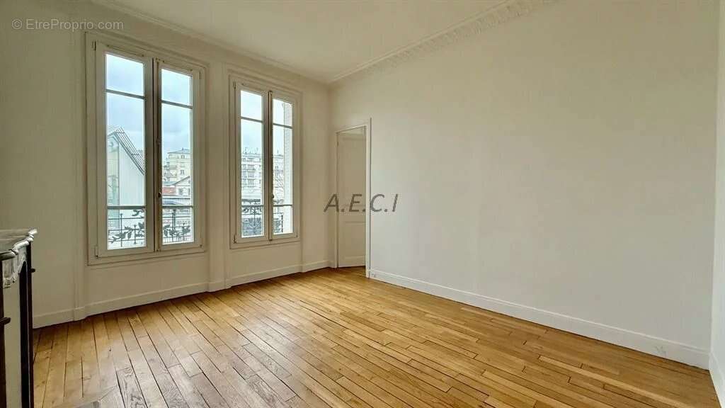 Appartement à COURBEVOIE
