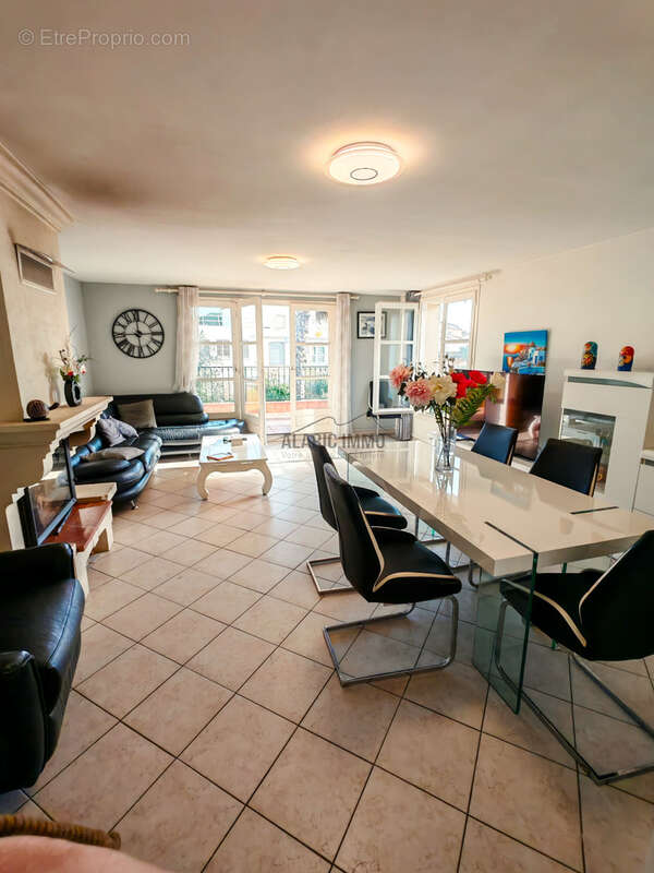 Villa 205 m2 habitables   espace principal + dépendances, aperçu mer/étang - photo 3