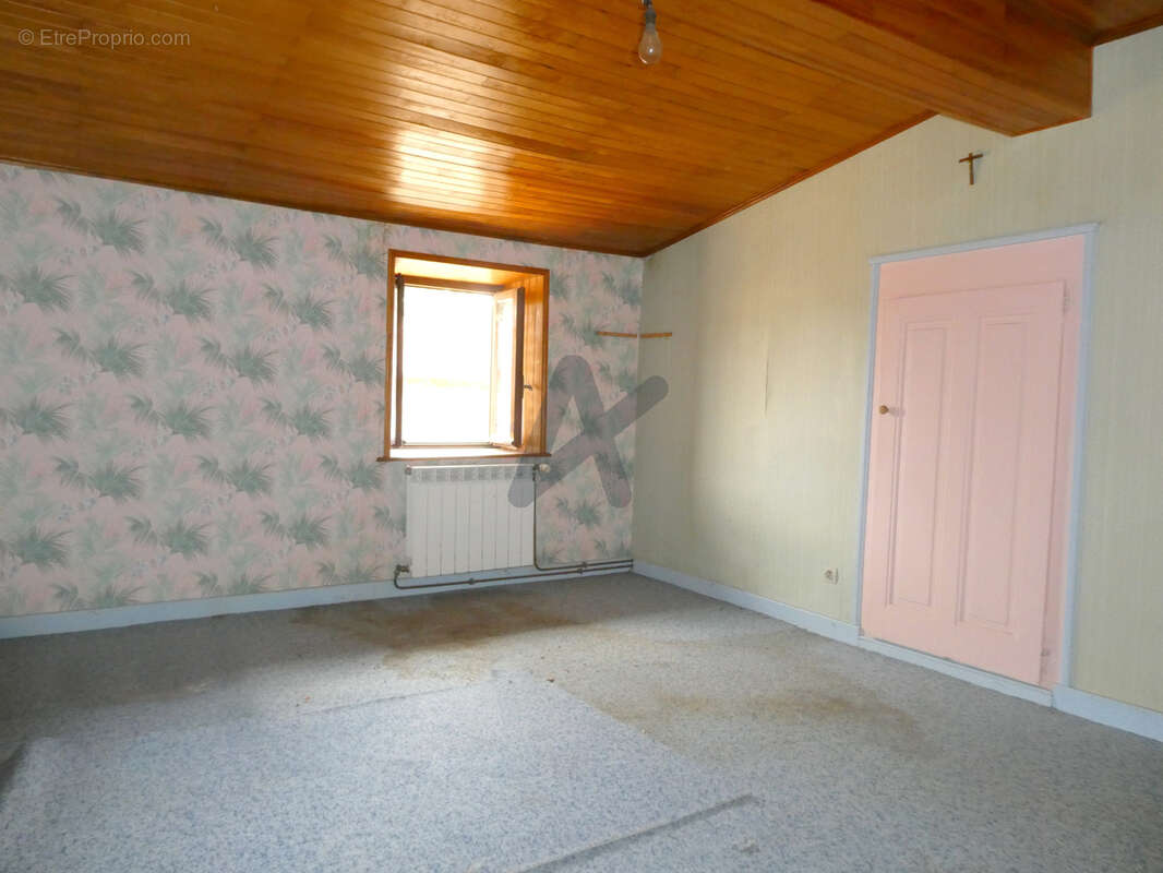 Très belle ferme de caractère indépendante avec grandes dépendances et 5 000 m2 de terrain - photo 10