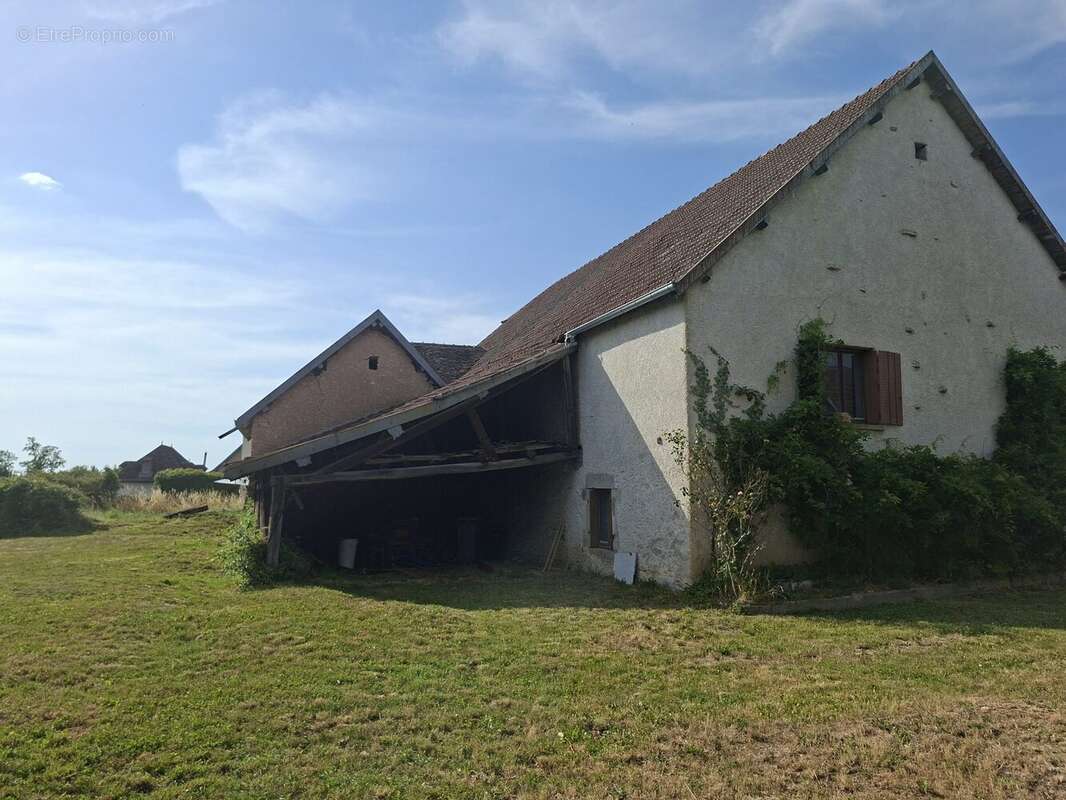 Maison 300 m² à Valleroy  - photo 2