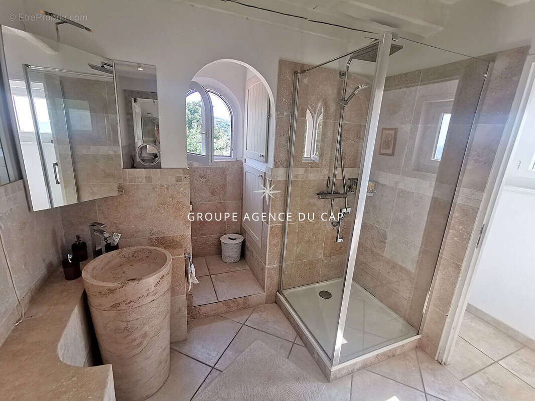 Maison à LES ISSAMBRES