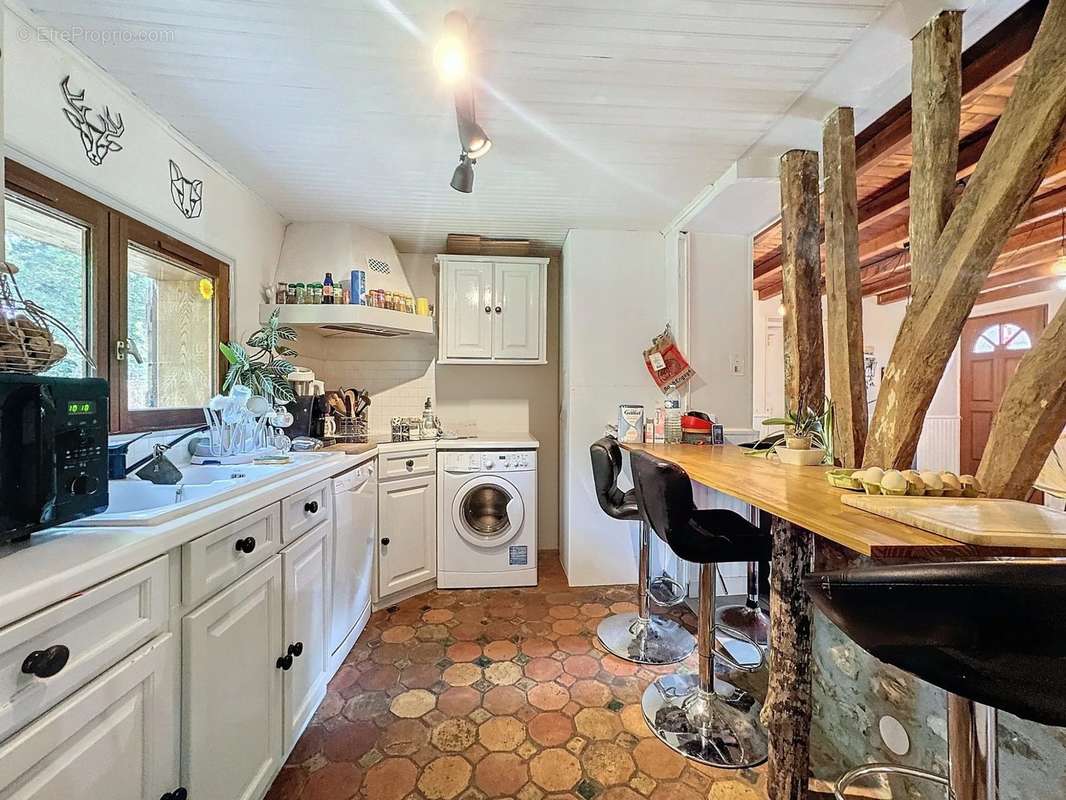 CUISINE AMENAGEE ET EQUIPEE  - Maison à BEUZEVILLE