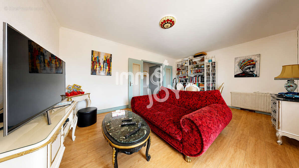 Appartement à CAZERES