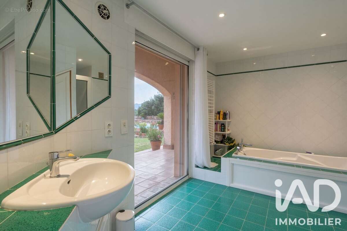 Photo 7 - Maison à ROQUEBRUNE-SUR-ARGENS