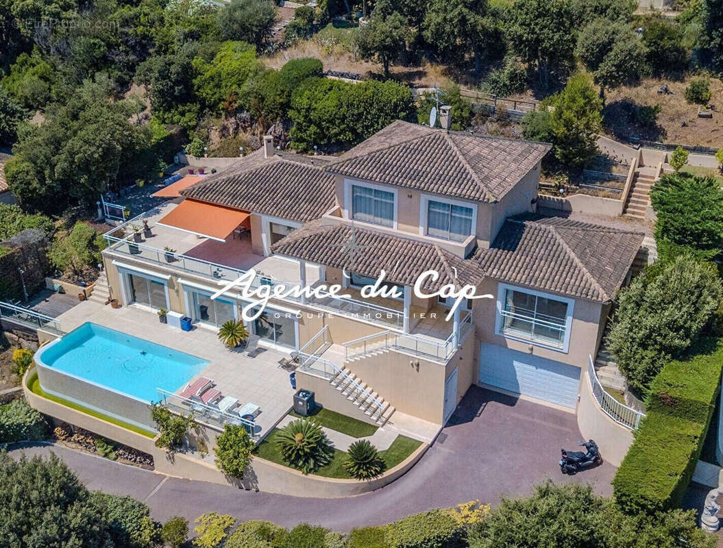 Vue degagee tres belle villa lumineuse de 7 pieces 5 chambres piscine deux garages proche golfs - photo 6