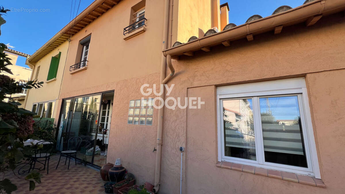 Maison à SAINT-LAURENT-DE-LA-SALANQUE