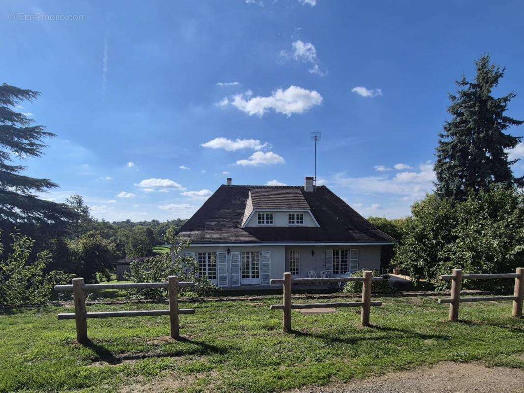 Maison à MONTGIVRAY