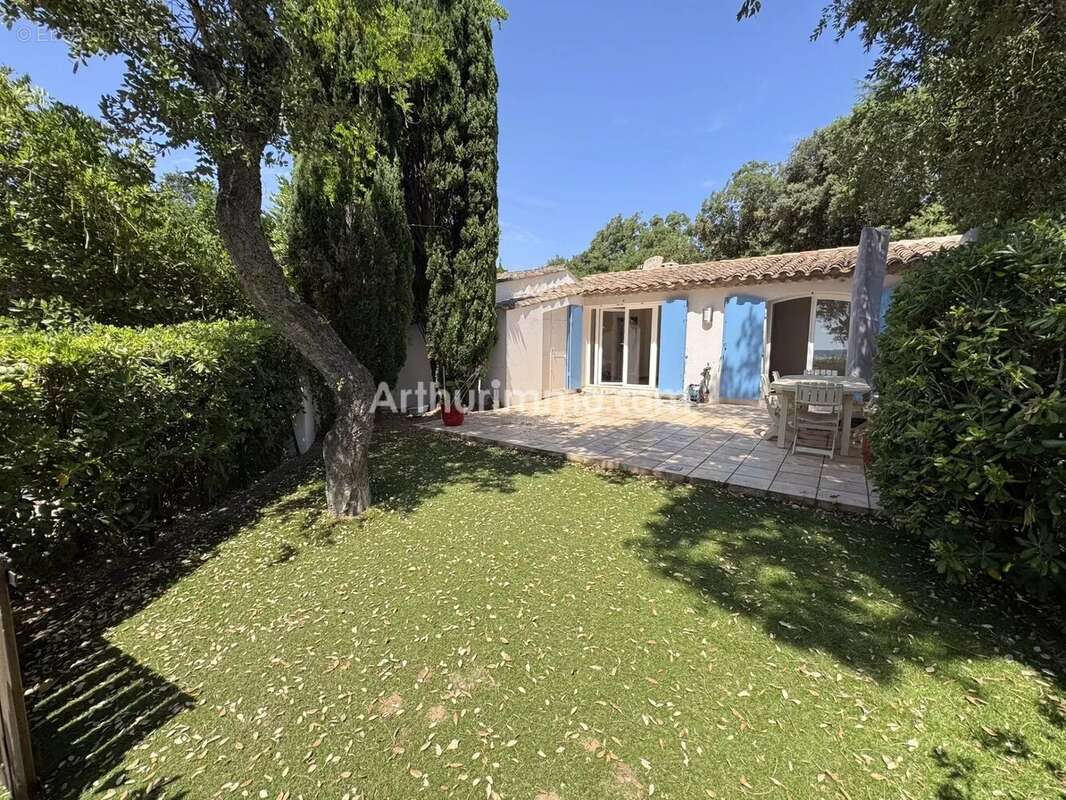Grimaud - vue mer : - photo 2