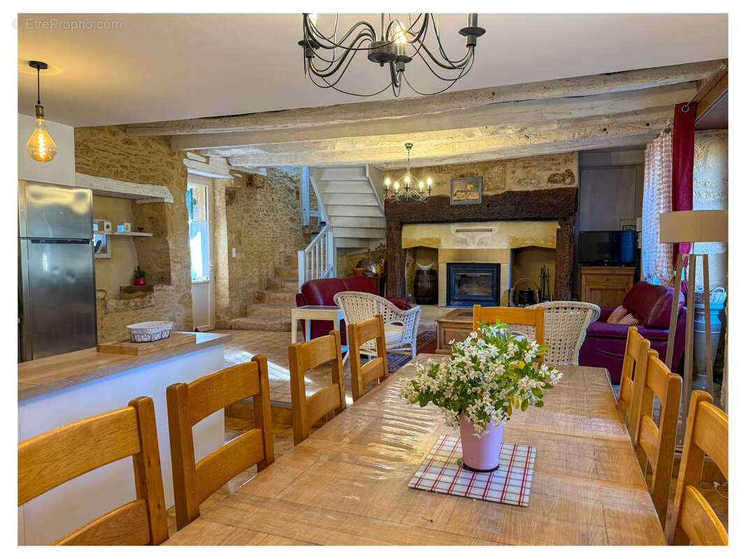 Maison à SAINT-AMAND-DE-COLY