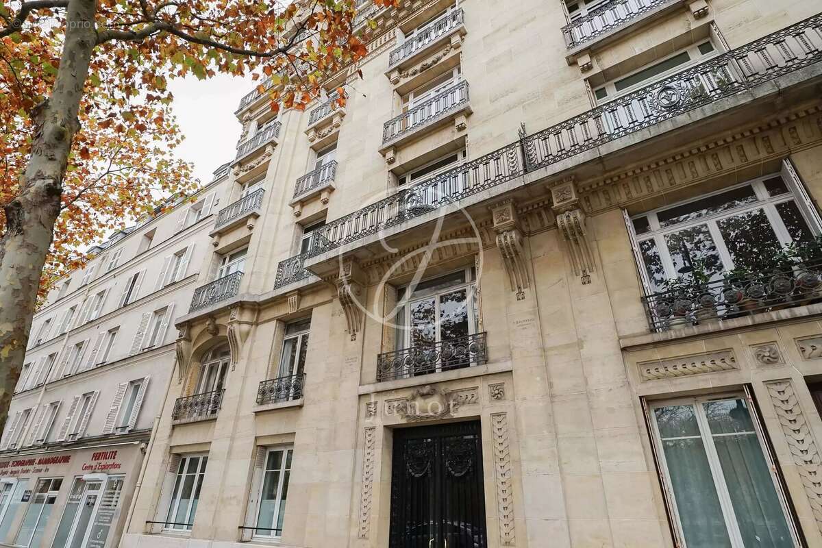 Commerce à PARIS-6E