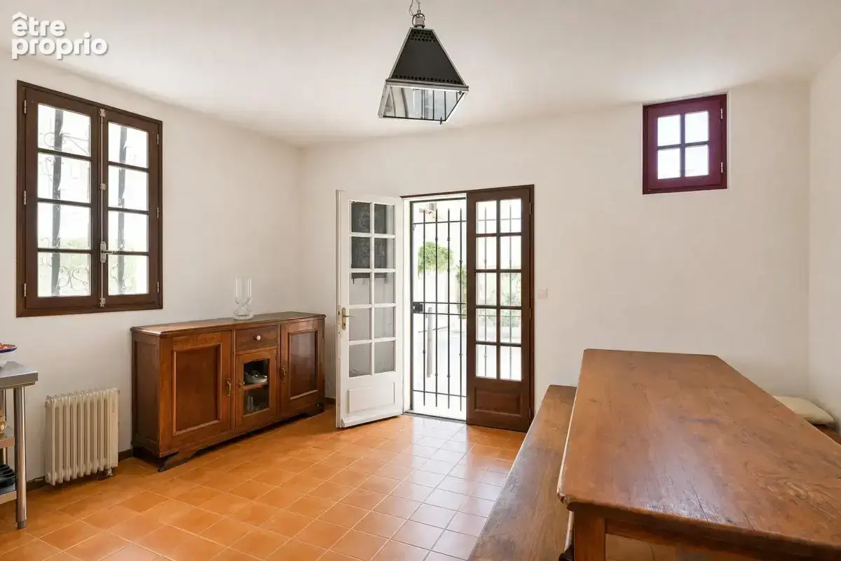Maison 5 pièces de 79m2 à Saint-Gilles 30800 - photo 3