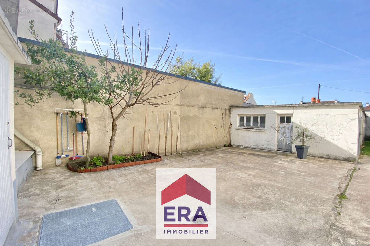 Commerce à SARTROUVILLE