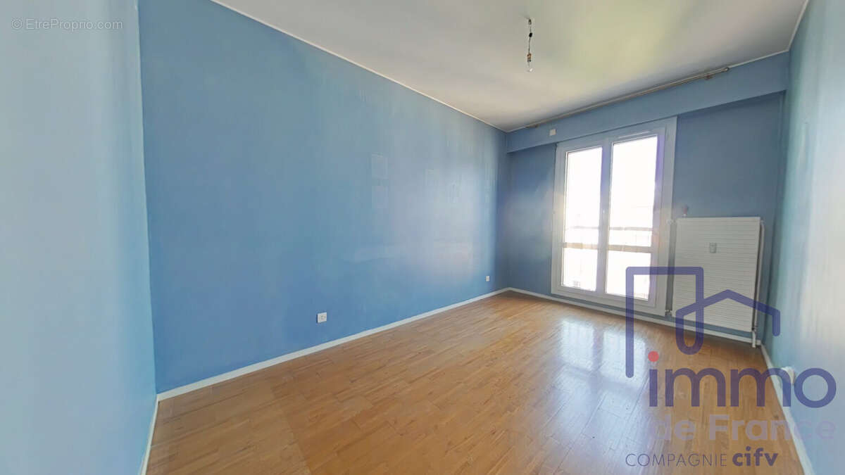 Appartement 94 m² à Saint-Etienne  - photo 9