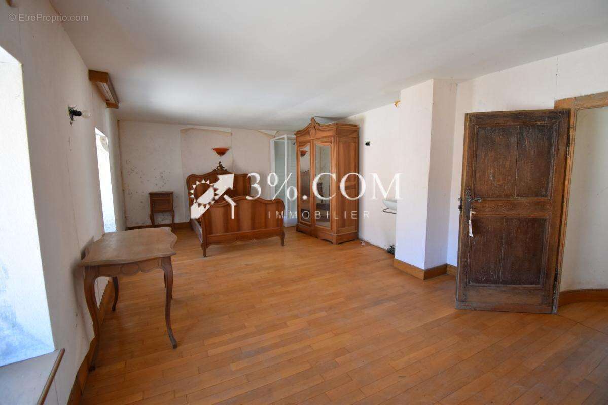 Maison de caractère de 280 m2 à rénover sur un terrain d'env - photo 19