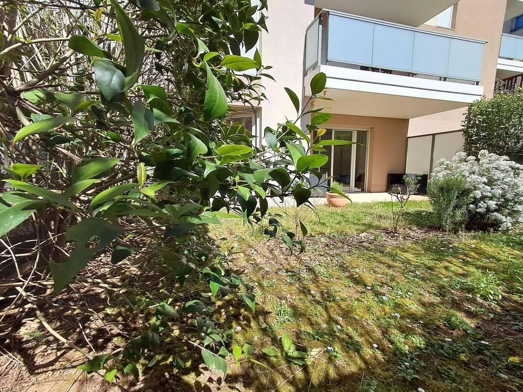   - Appartement à DECINES-CHARPIEU