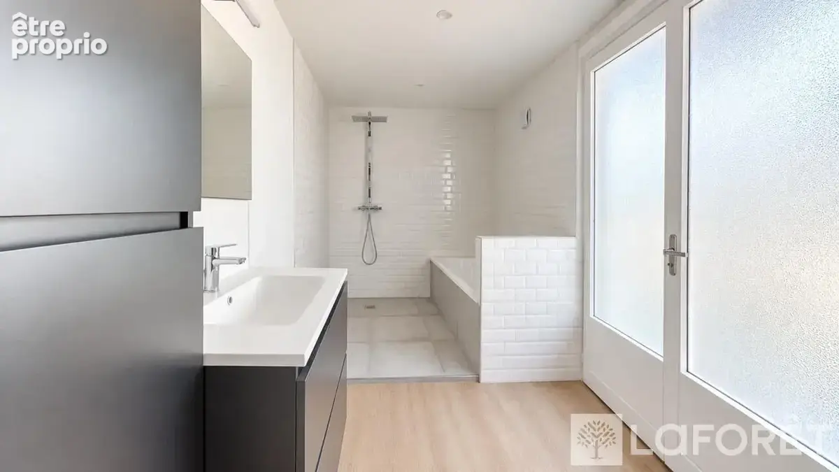 A VENDRE - Jolie Maison de ville avec Cour et garage - photo 15