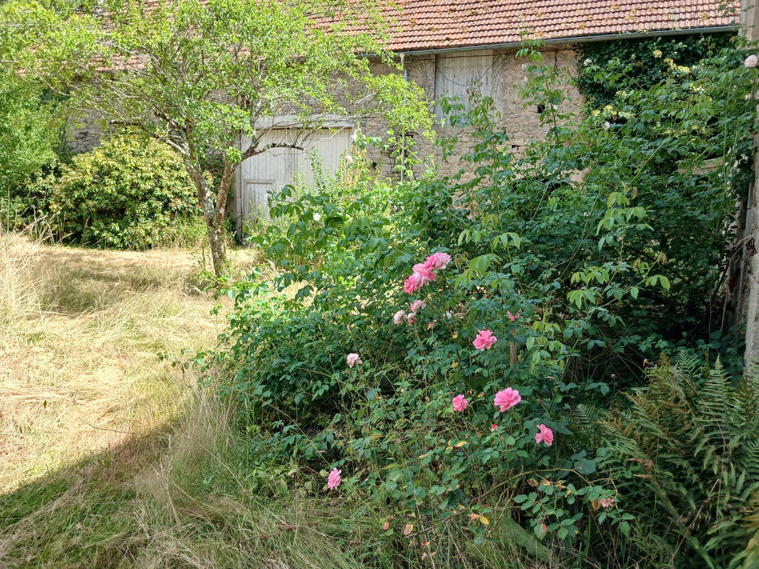 Exclusivité , maison de famille avec des grandes dépendances, entre Le Lac de Crescent et Lormes, Morvan à moi - photo 8