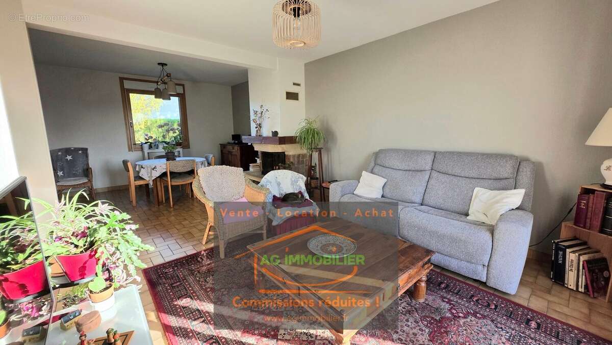 Maison à MONTGERMONT