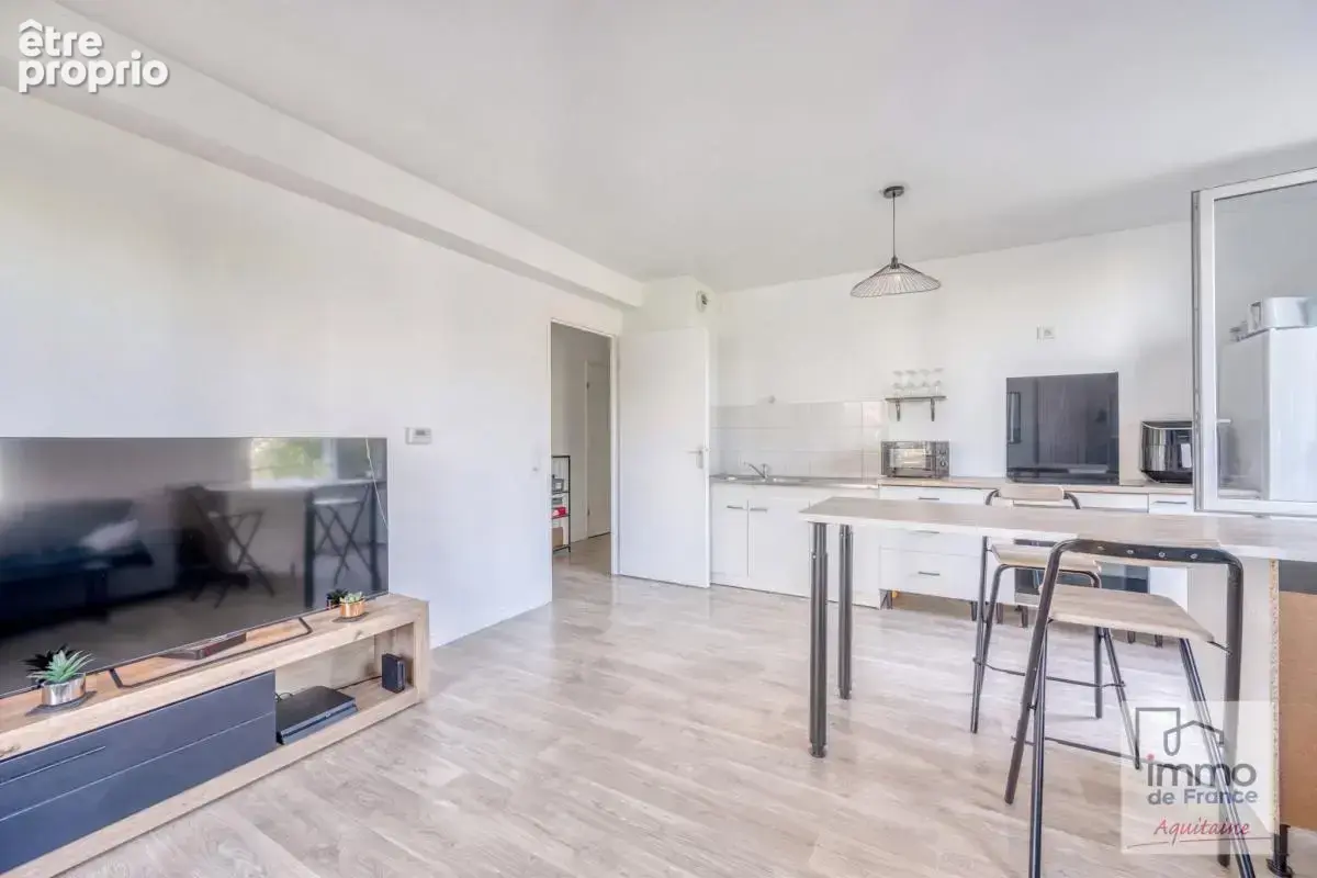 T3 VENDU LOUE  avec terrasse & parking - photo 3