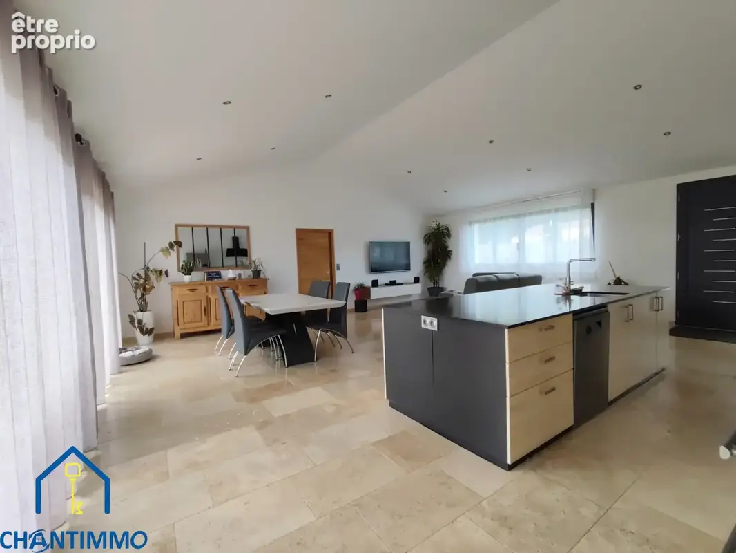 Pavillon de plain-pied spacieux et moderne sur un terrain de 5200 m2 - photo 4
