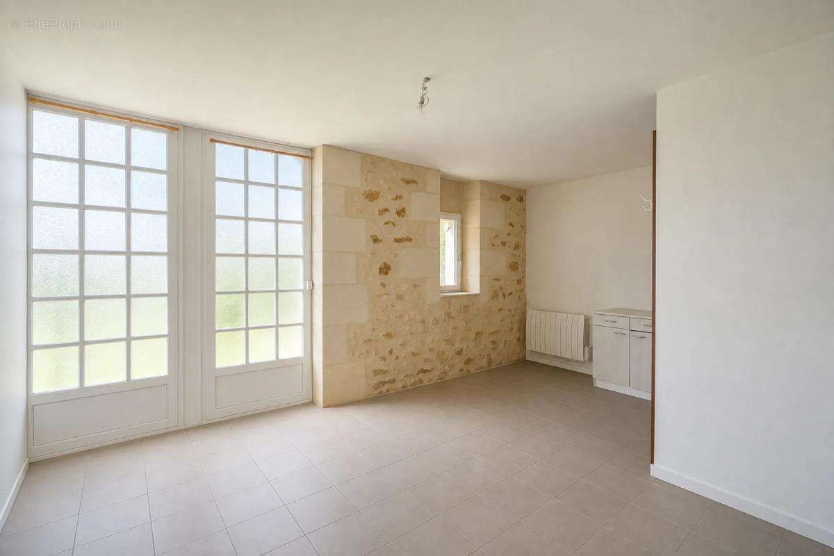 Spacieuse maison à fort potentiel à Tresses - photo 15