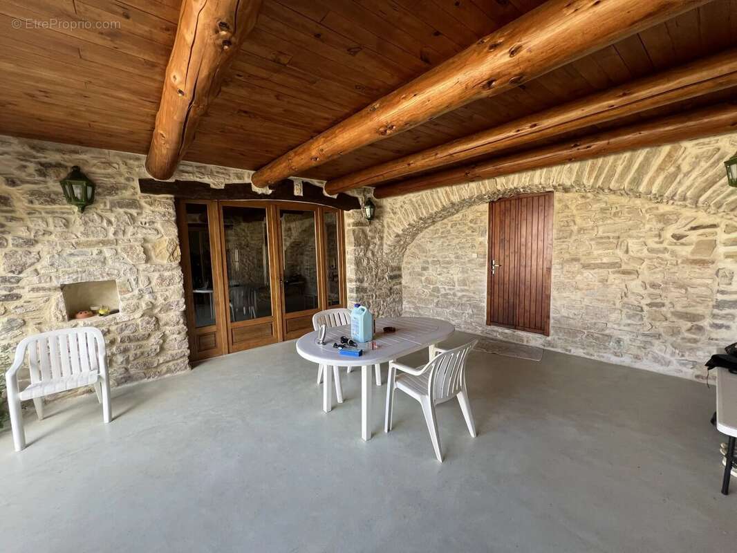 Appartement à CASTELNAU-VALENCE