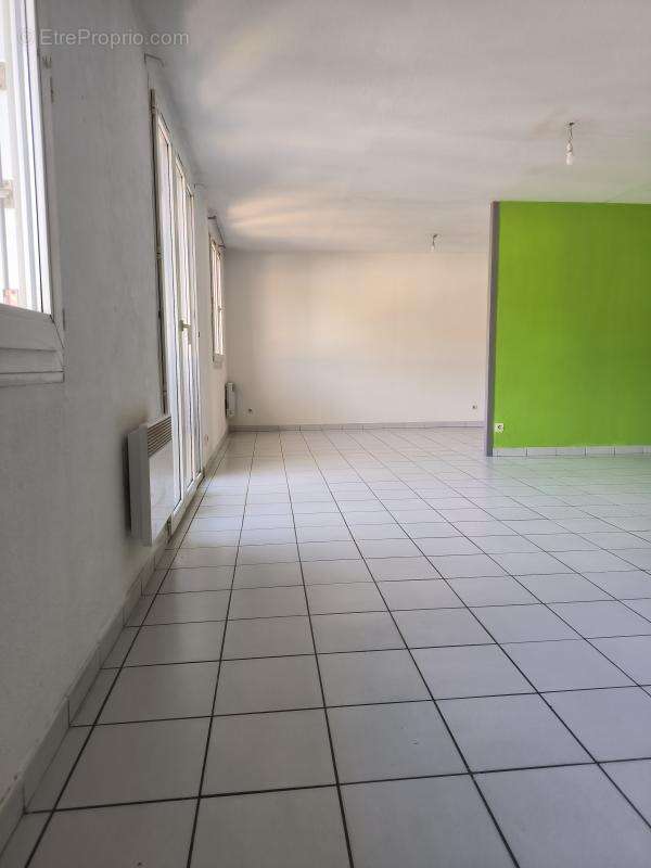 Appartement à SAINT-JEAN-DE-MUZOLS