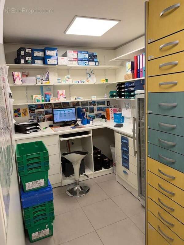 Photo 5 - Commerce à PUYLAROQUE