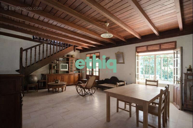 Maison à CAPESTERRE-BELLE-EAU