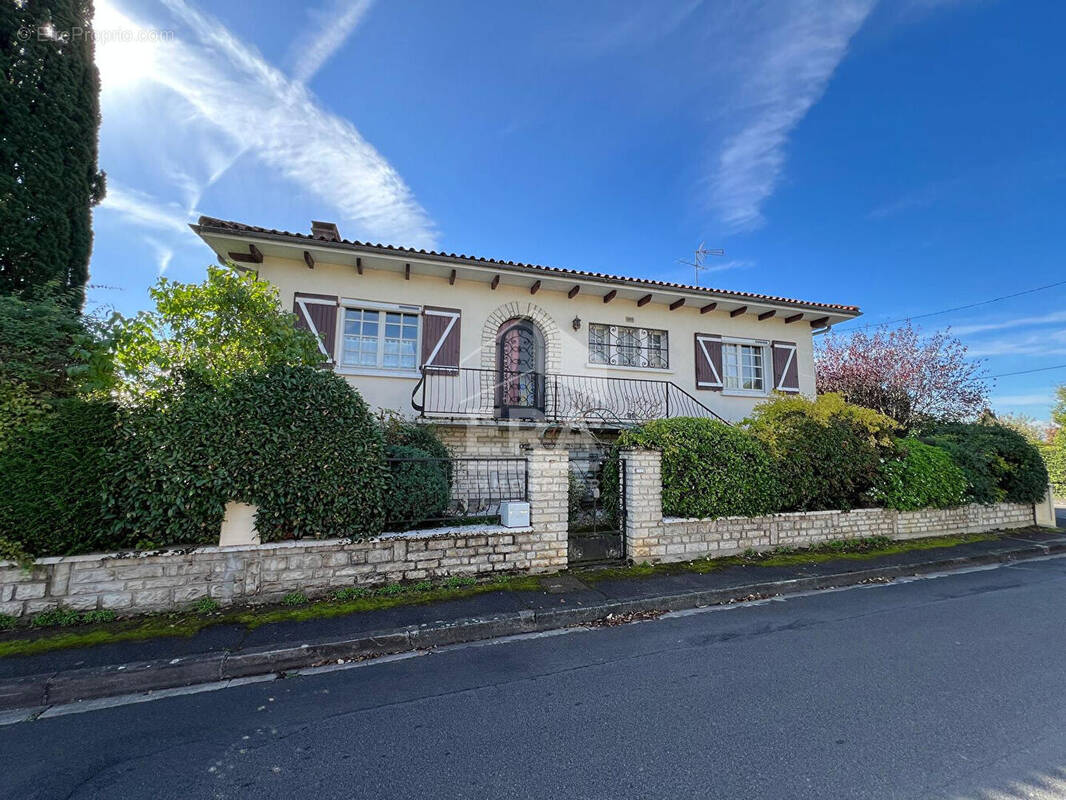 Maison à L&#039;ISLE-D&#039;ESPAGNAC