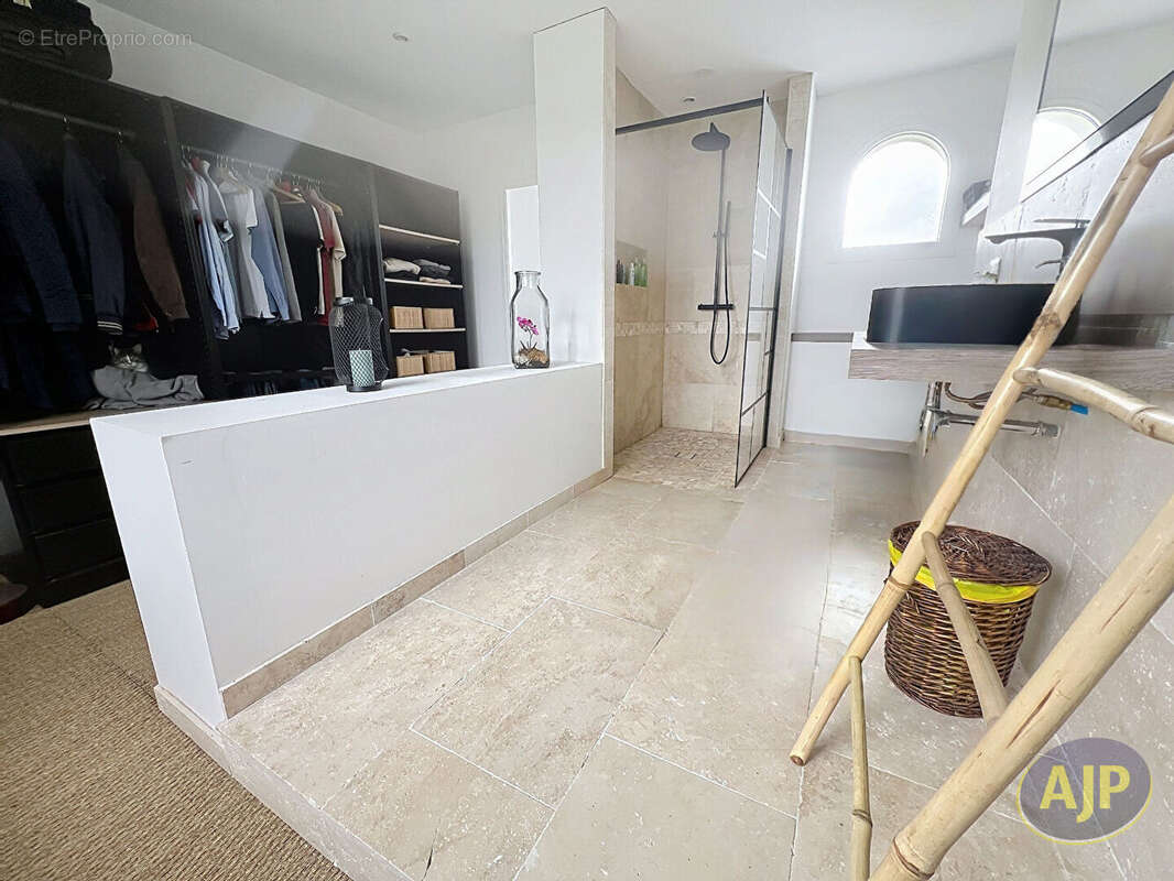 Maison à SAINT-CHRISTOPHE-DU-BOIS