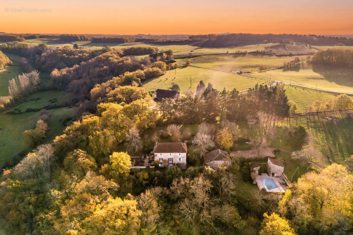 Maison à SAINTE-COLOMBE-DE-VILLENEUVE