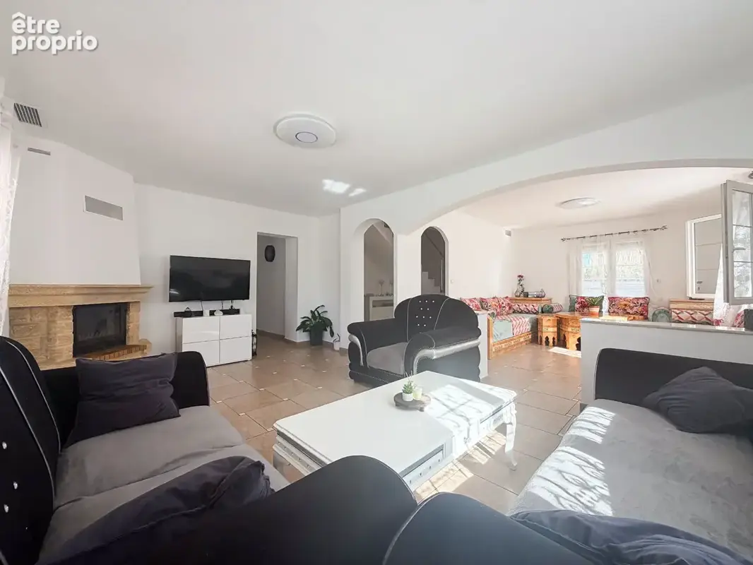 Cournonterral ? maison familiale de 140 m² avec piscine, jardin sans vis-à-vis et vue sur la garrigue - photo 3