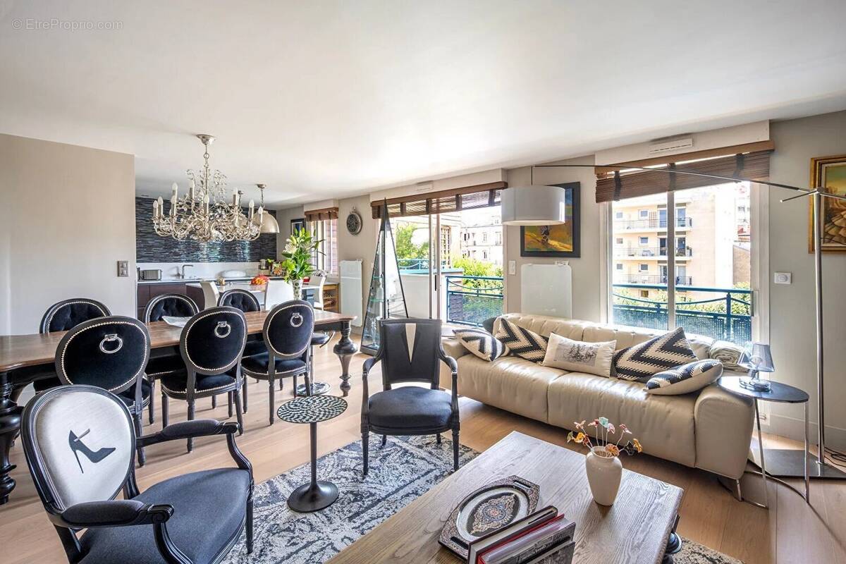 Appartement à CHARENTON-LE-PONT