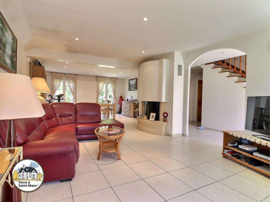 Maison à CHENNEVIERES-SUR-MARNE