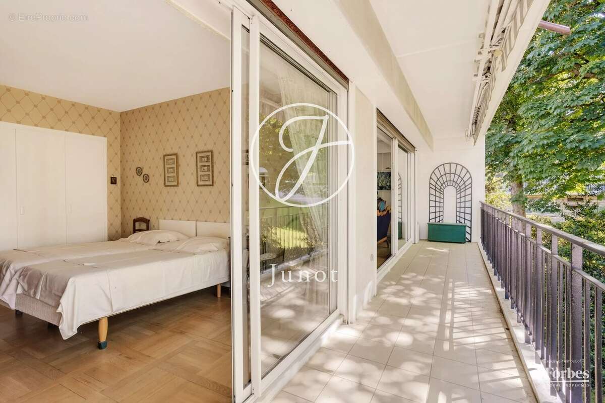 Appartement à VILLE-D'AVRAY