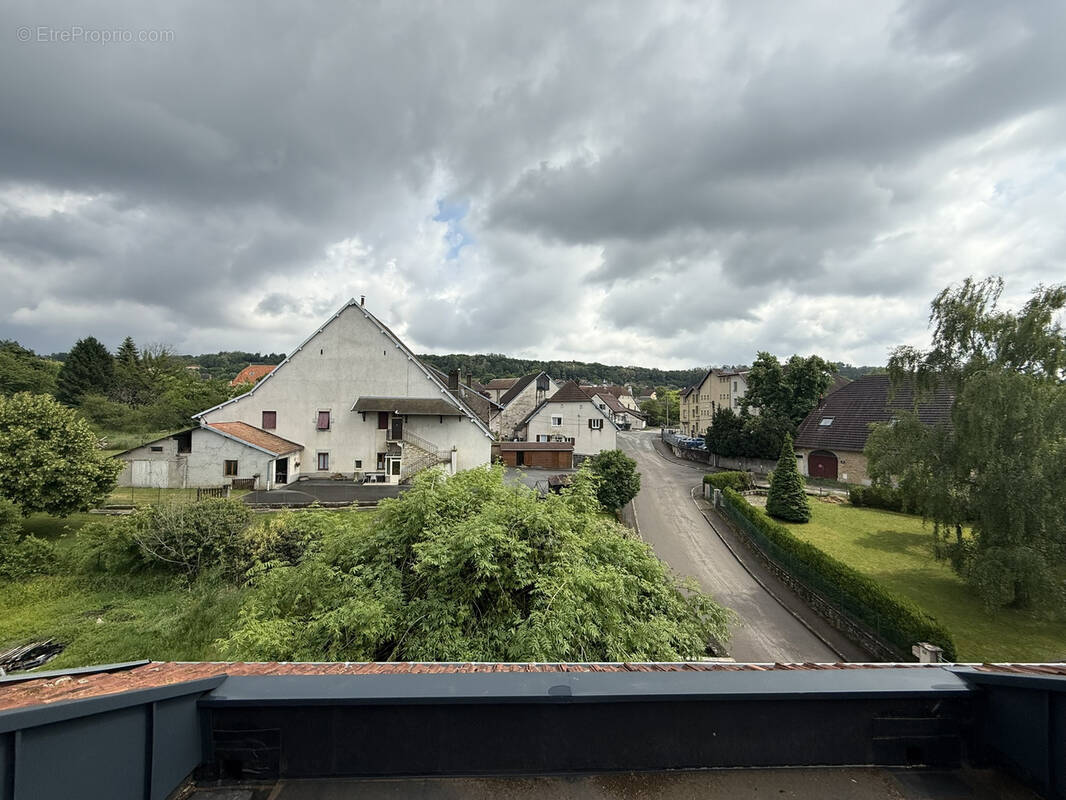 Appartement à POUILLEY-LES-VIGNES