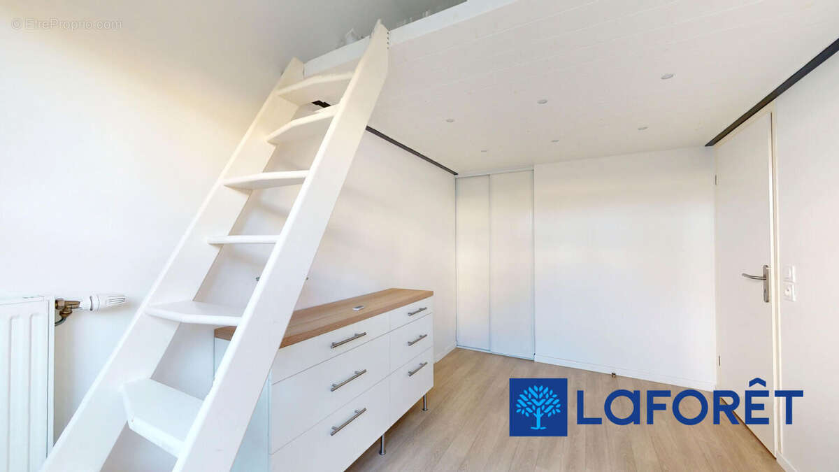 Appartement à PARAY-VIEILLE-POSTE