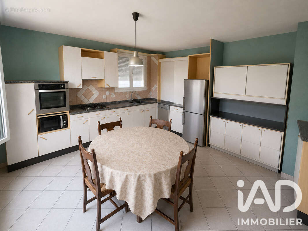 Photo 3 - Maison à YZEURE
