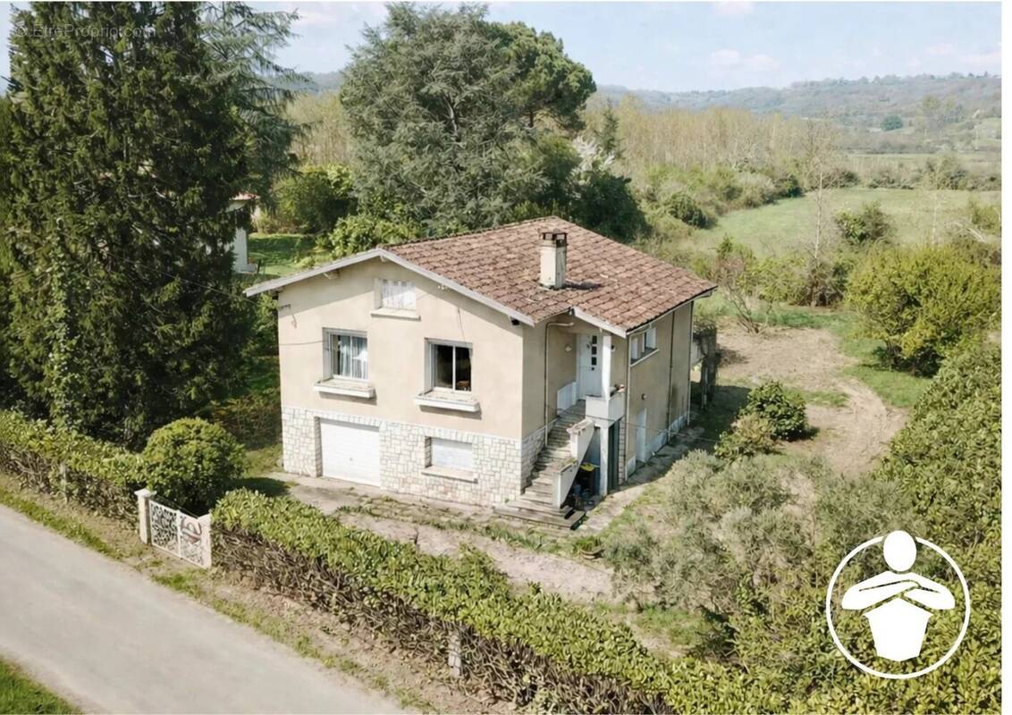 Maison à SAINT-HILAIRE-DE-LUSIGNAN