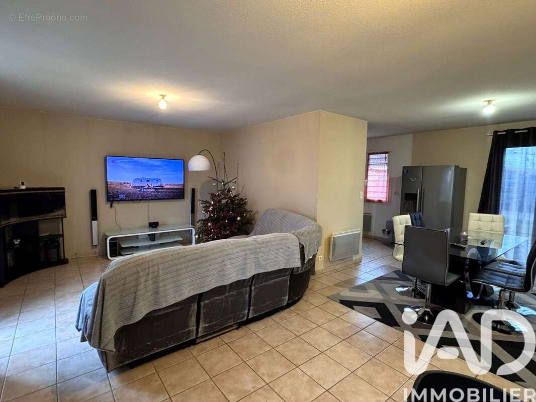 Photo 2 - Maison à YZEURE