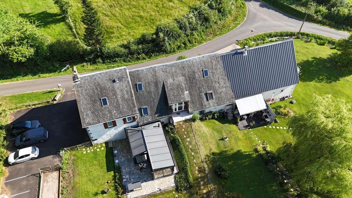 Maison 324 m² à Saint-Sauves-D'auvergne  - photo 4