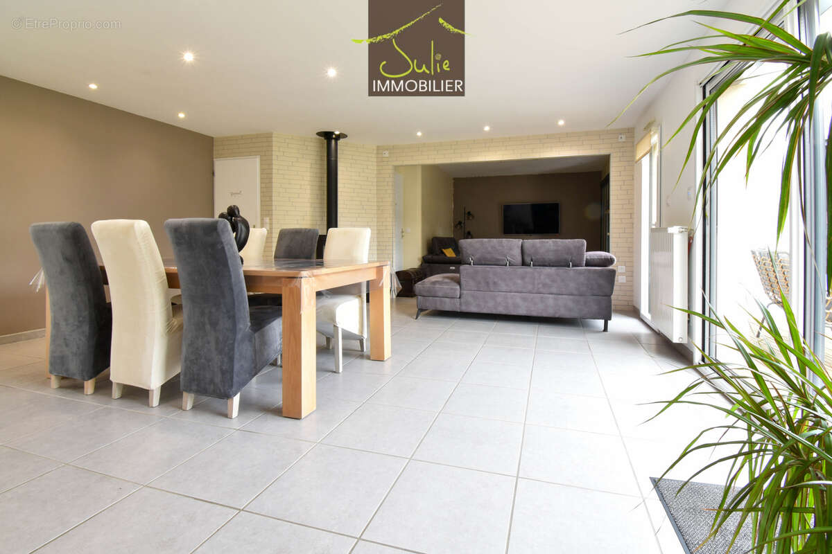 Maison à MONCOUTANT