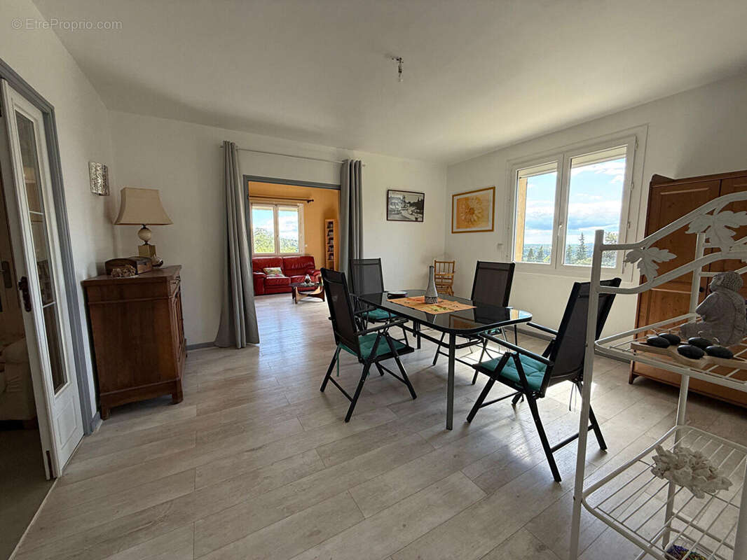 Maison à CHATEAUNEUF-DE-GADAGNE